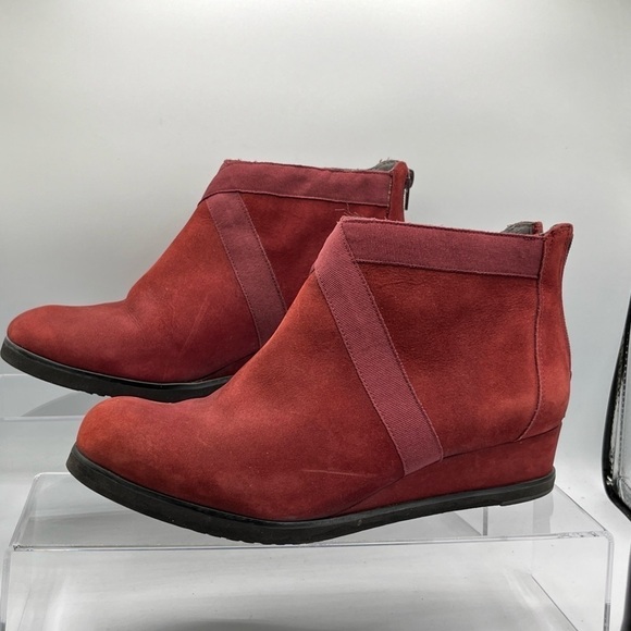 Andre Assous Maroon Waterproof Nubuck Leather Back Zip Ankle Bootie EU40 US 9.5 - Picture 1 of 11